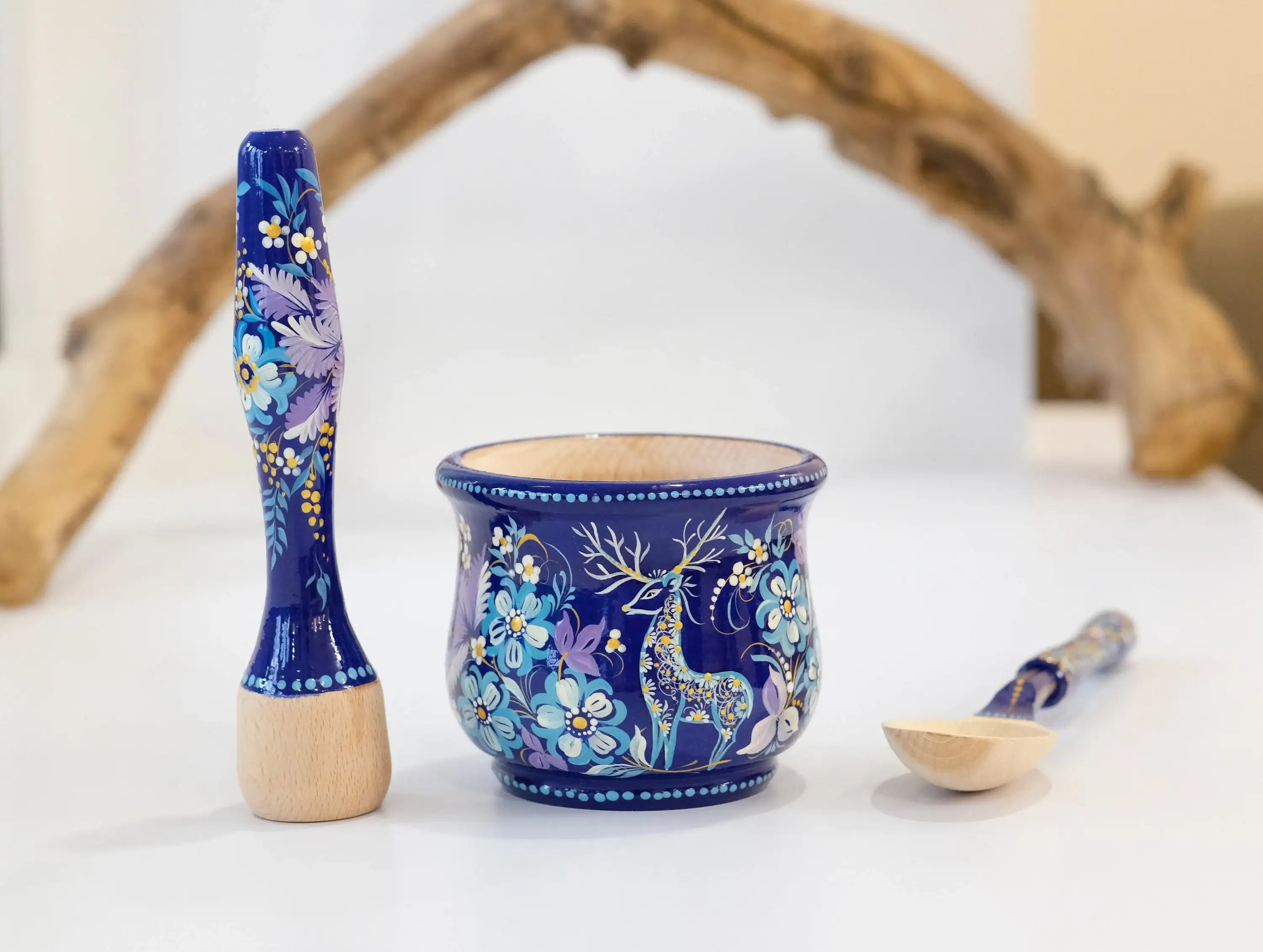 Wooden Painted Deer Mortar and Pestle Set - Artisanal Christmas Deer Blue Flower Gringing Bowl, Petrykivka Art