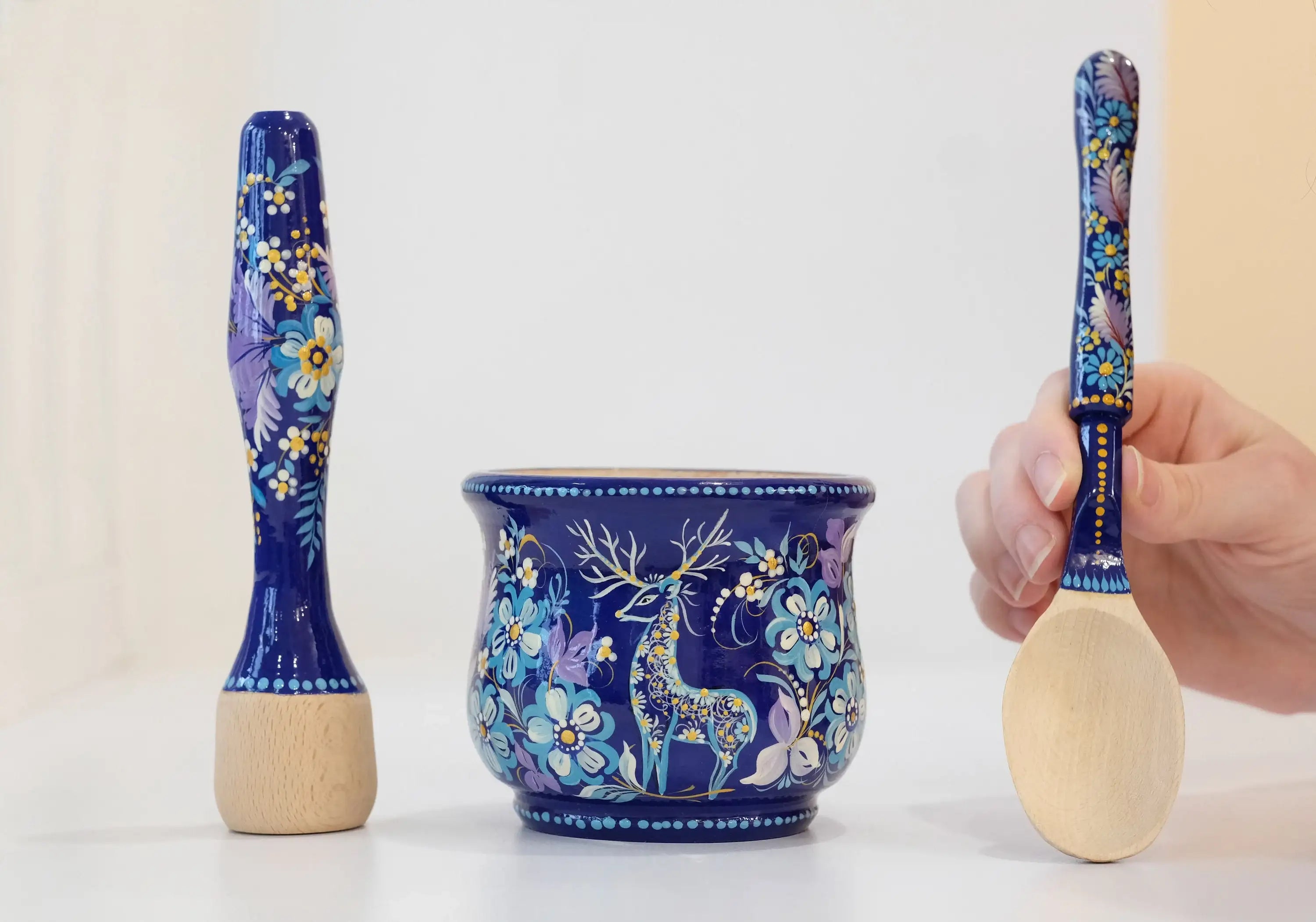 Wooden Painted Deer Mortar and Pestle Set - Artisanal Christmas Deer Blue Flower Gringing Bowl, Petrykivka Art