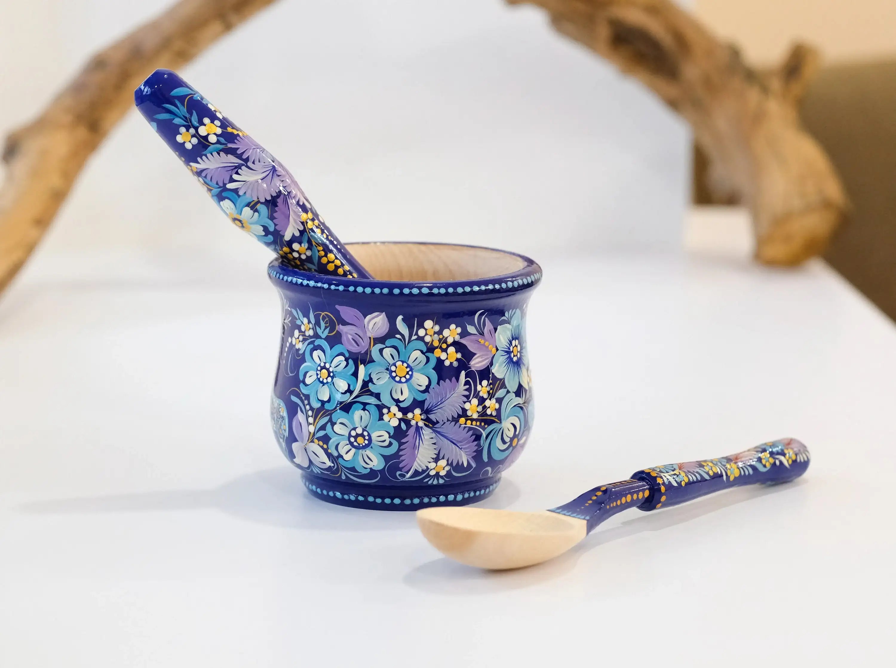 Wooden Painted Deer Mortar and Pestle Set - Artisanal Christmas Deer Blue Flower Gringing Bowl, Petrykivka Art