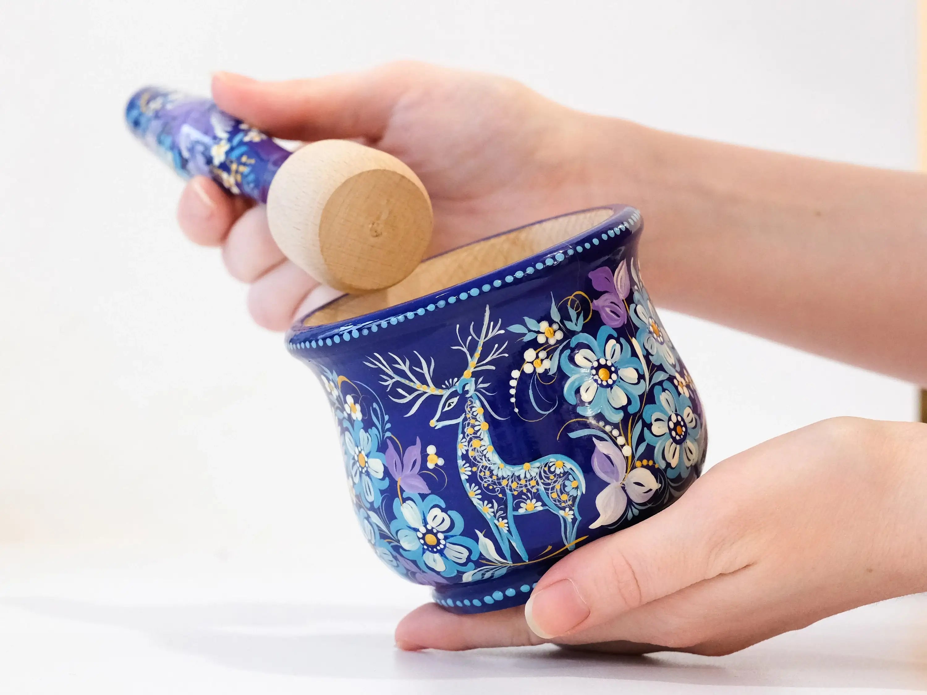 Wooden Painted Deer Mortar and Pestle Set - Artisanal Christmas Deer Blue Flower Gringing Bowl, Petrykivka Art