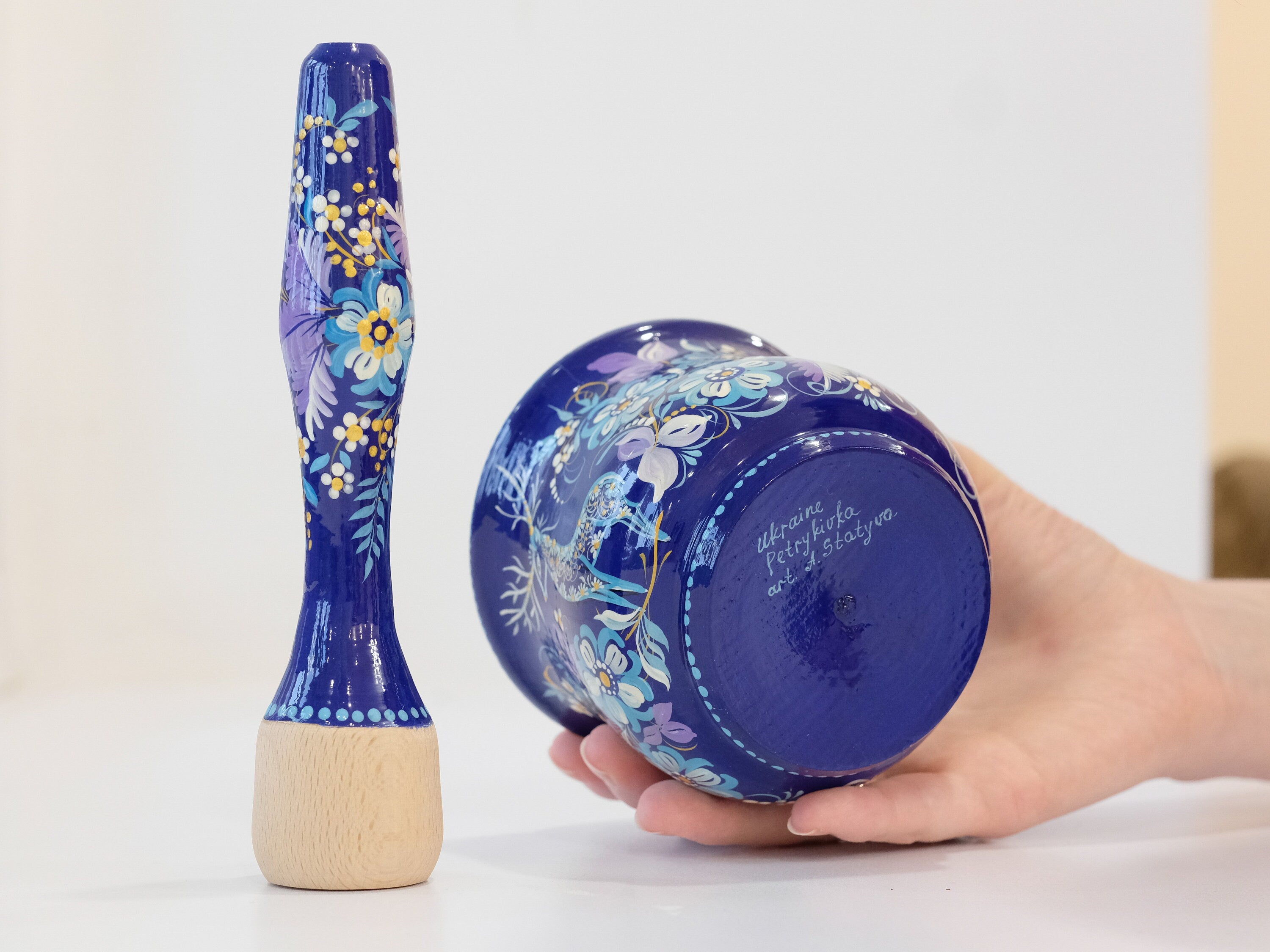 Wooden Painted Deer Mortar and Pestle Set - Artisanal Christmas Deer Blue Flower Gringing Bowl, Petrykivka Art