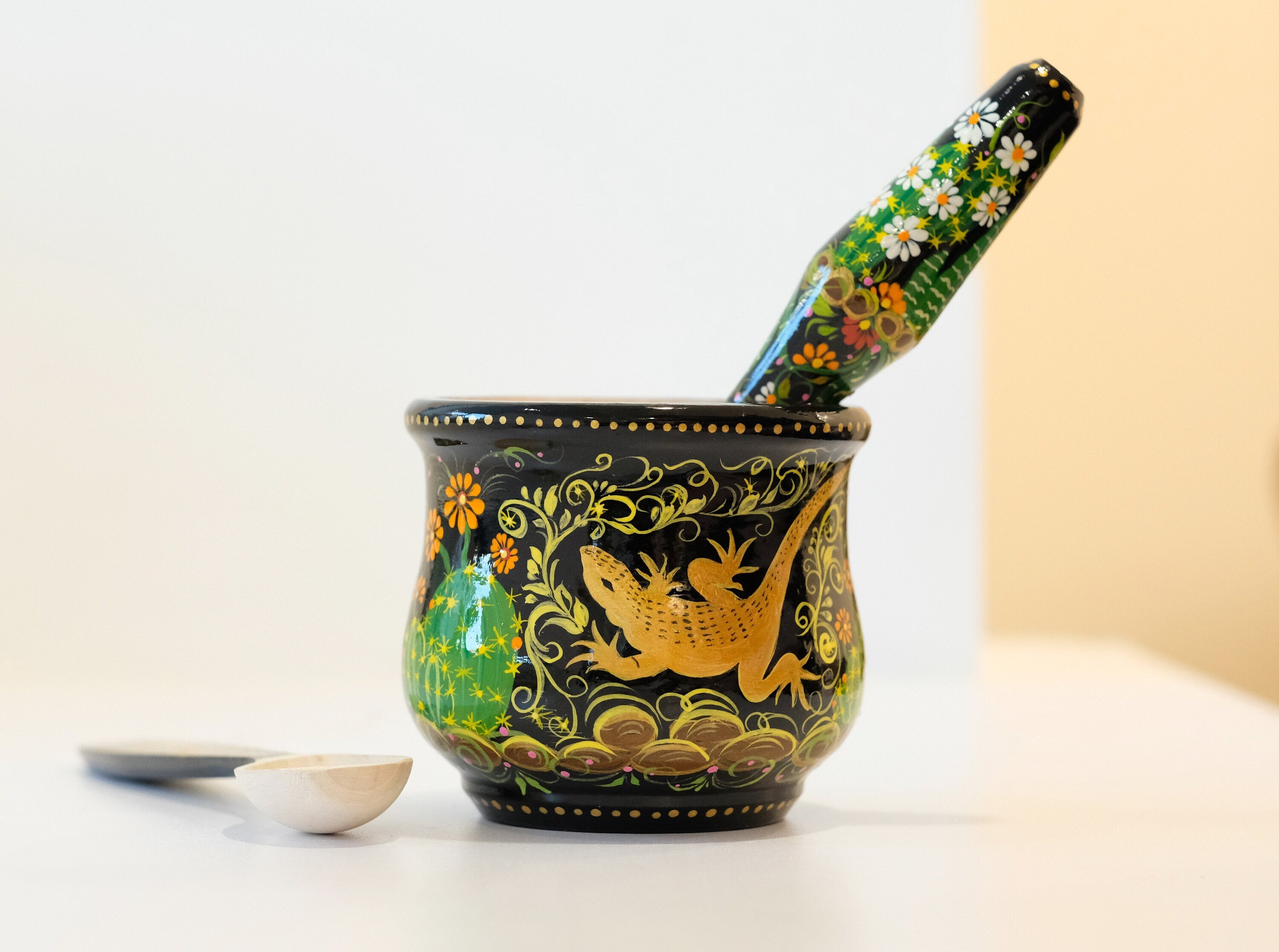 Wooden Painted Mortar and Pestle set - Artisanal Salamander and Cactus Blossom Spices Masher, Golden and Black