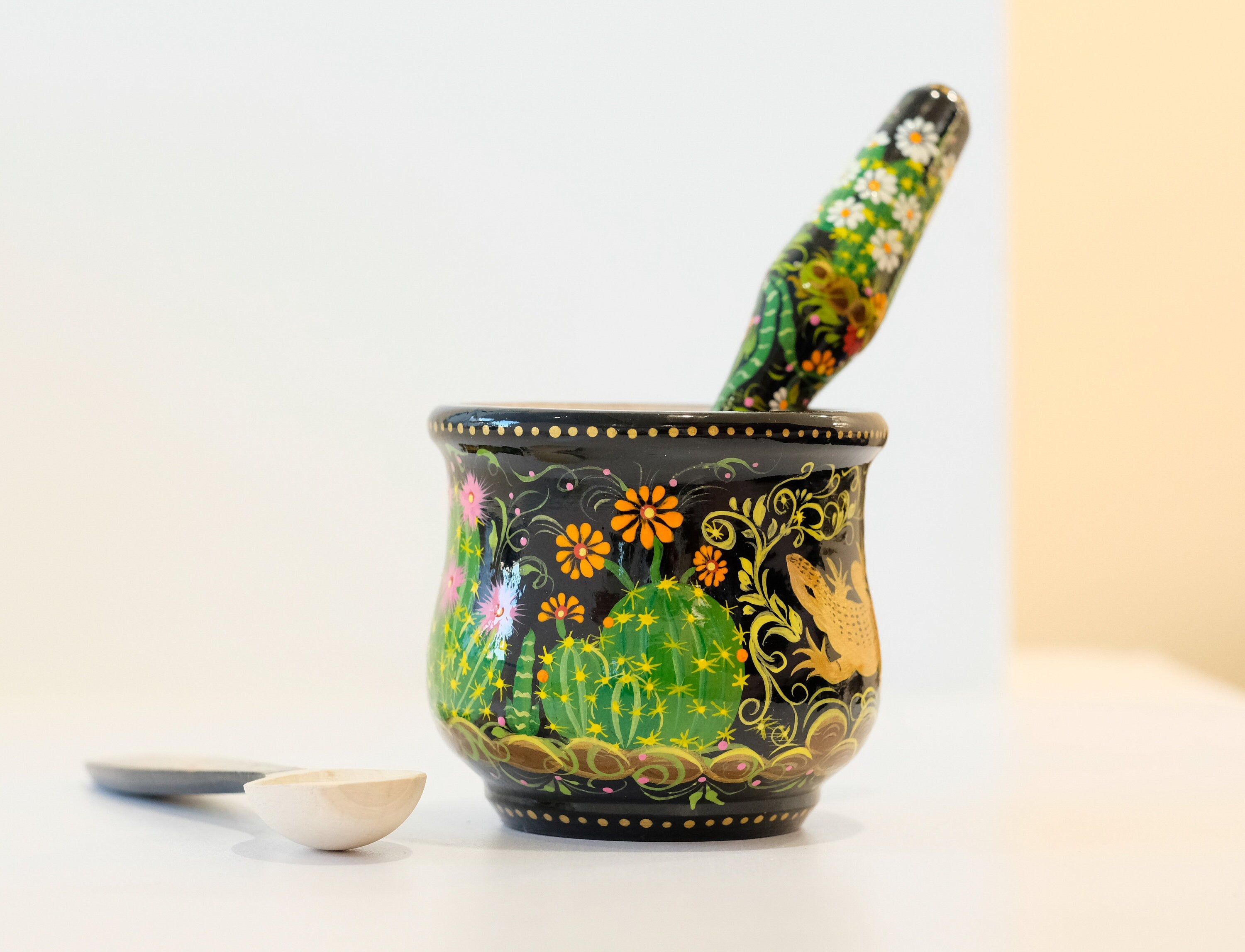 Wooden Painted Mortar and Pestle set - Artisanal Salamander and Cactus Blossom Spices Masher, Golden and Black