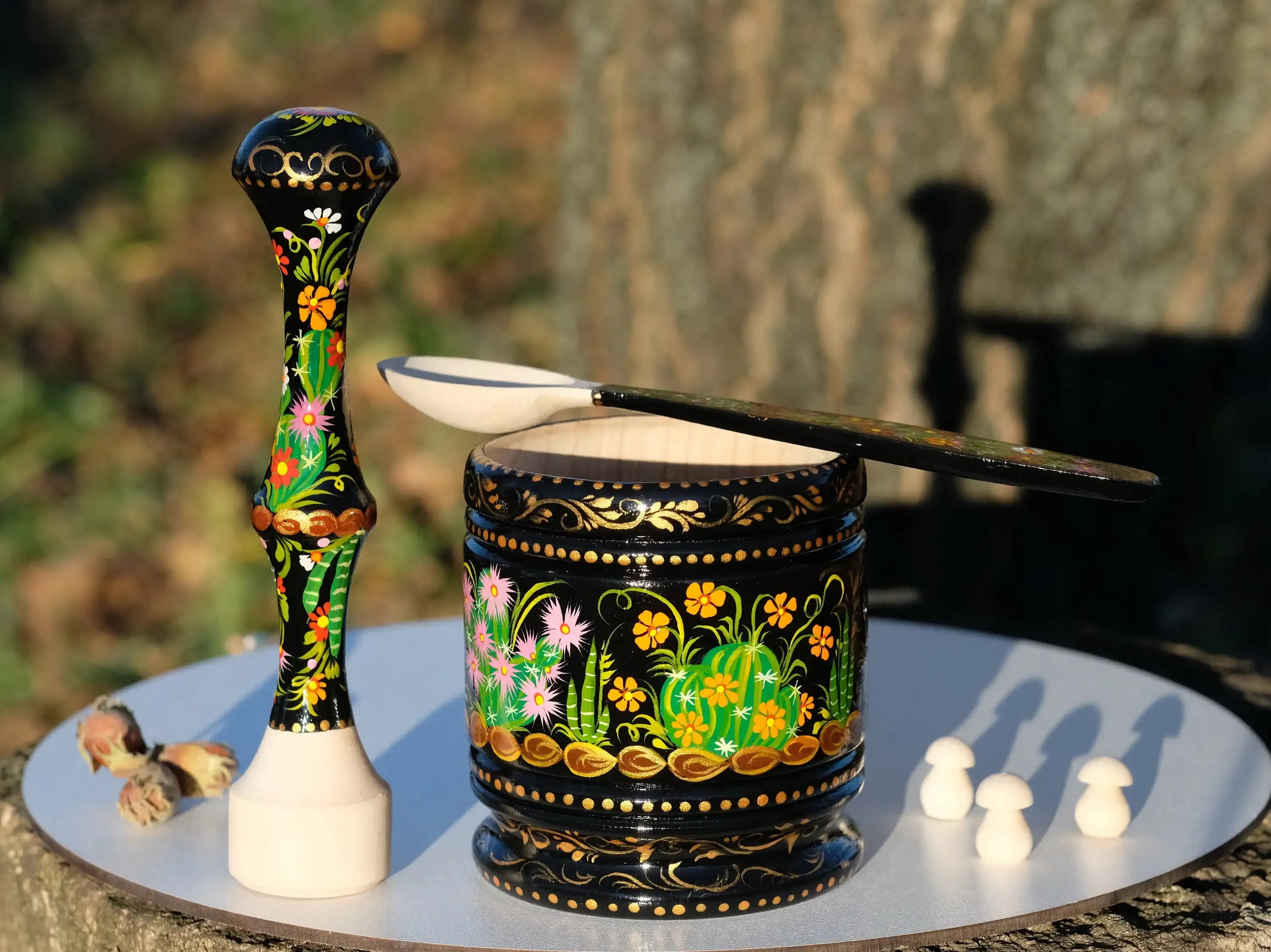 Wooden Mortar and Pestle Set - Hand-painted Salamander and Cactus Blossom Grinding Bowl, Golden and Black