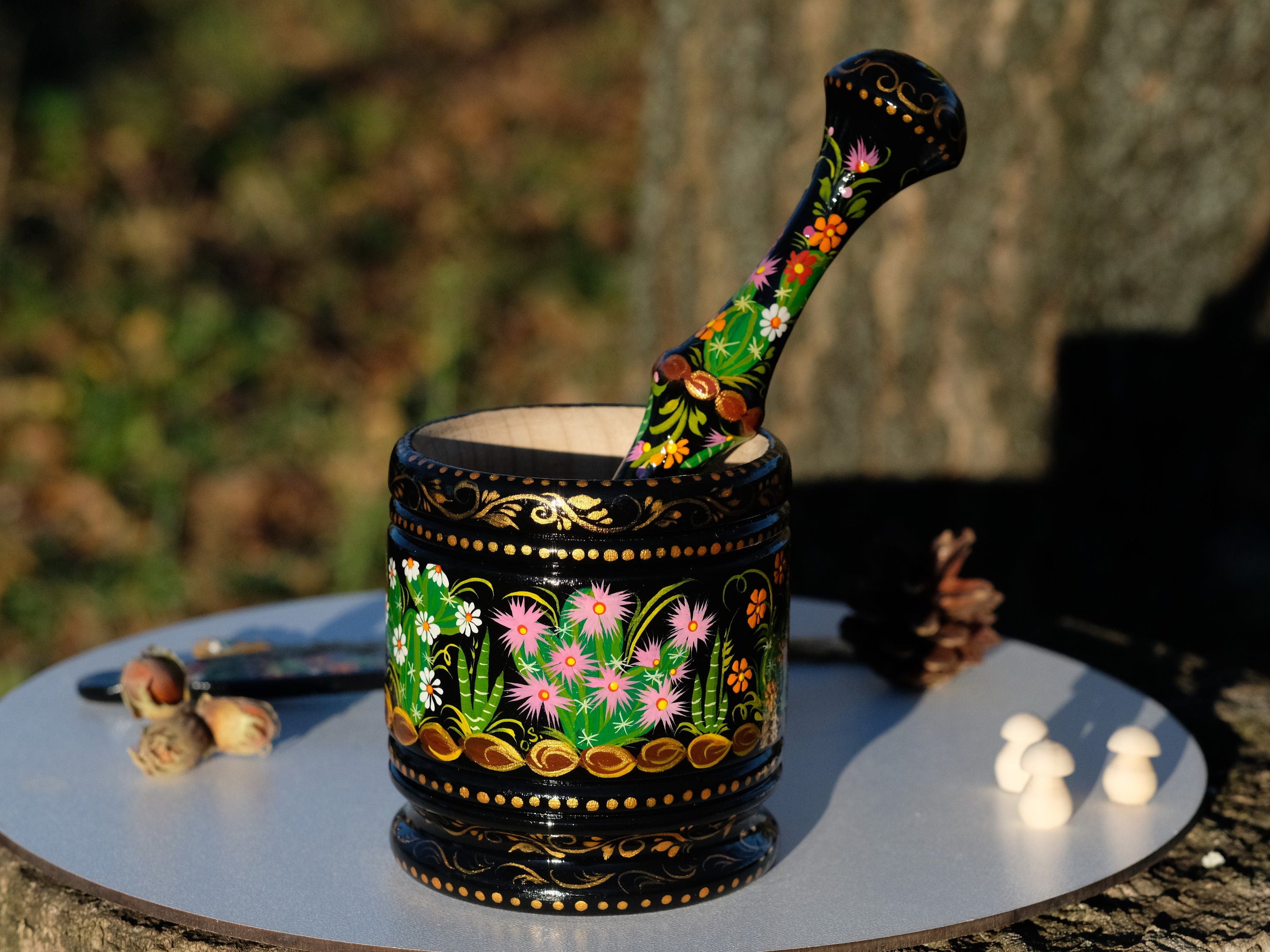 Wooden Mortar and Pestle Set - Hand-painted Salamander and Cactus Blossom Grinding Bowl, Golden and Black