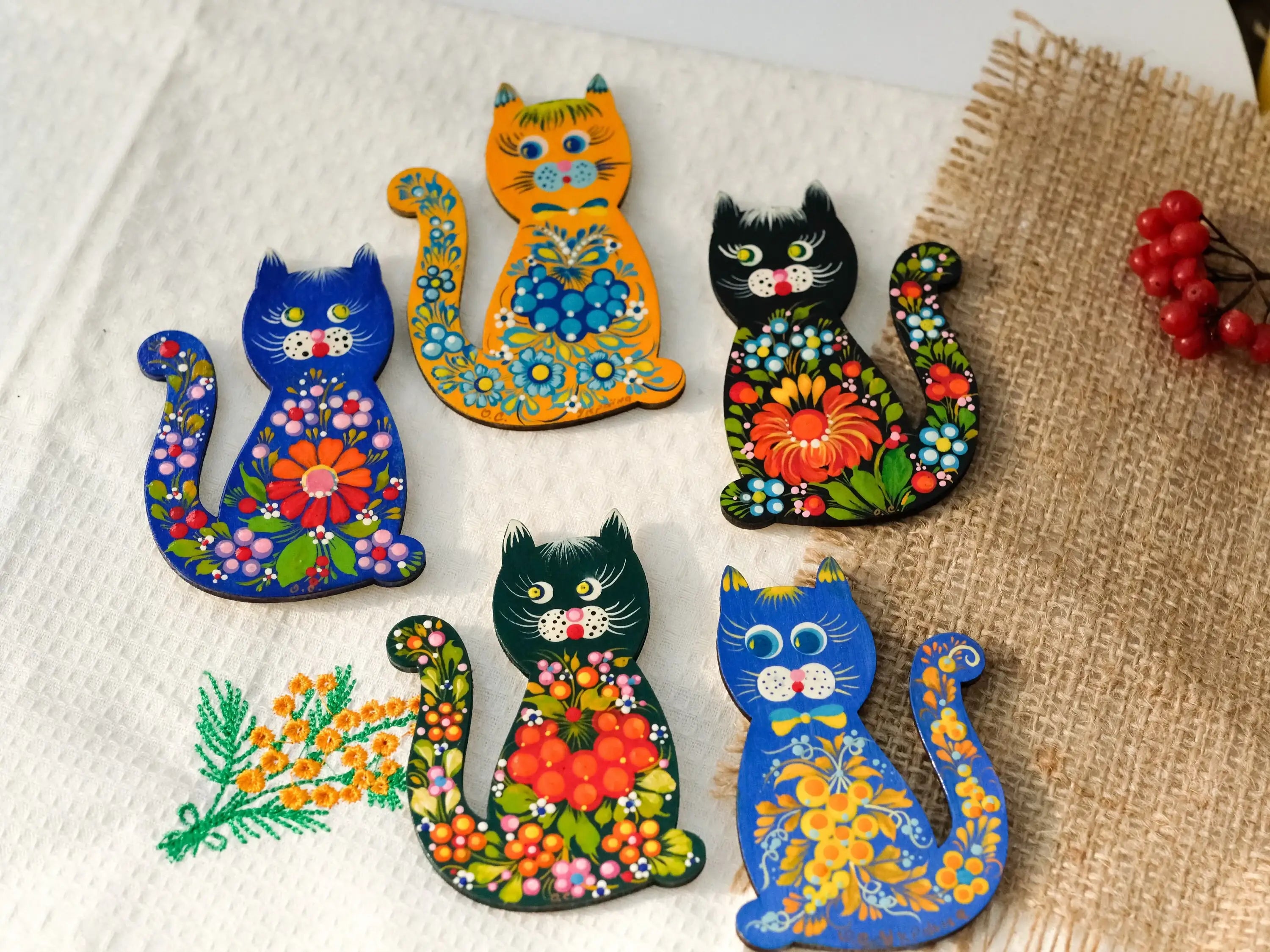 Painted Wooden Cute Cat Fridge Magnet - Funny Animal Figure Locker Magnet