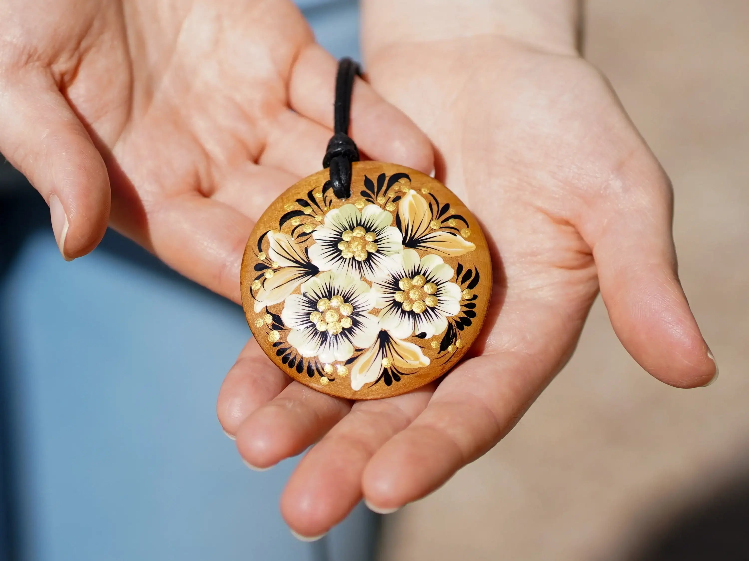 Lightweight Hand-painted Wooden Pendant Necklace - Beige flower Artisanal Large Circle Statement Necklace