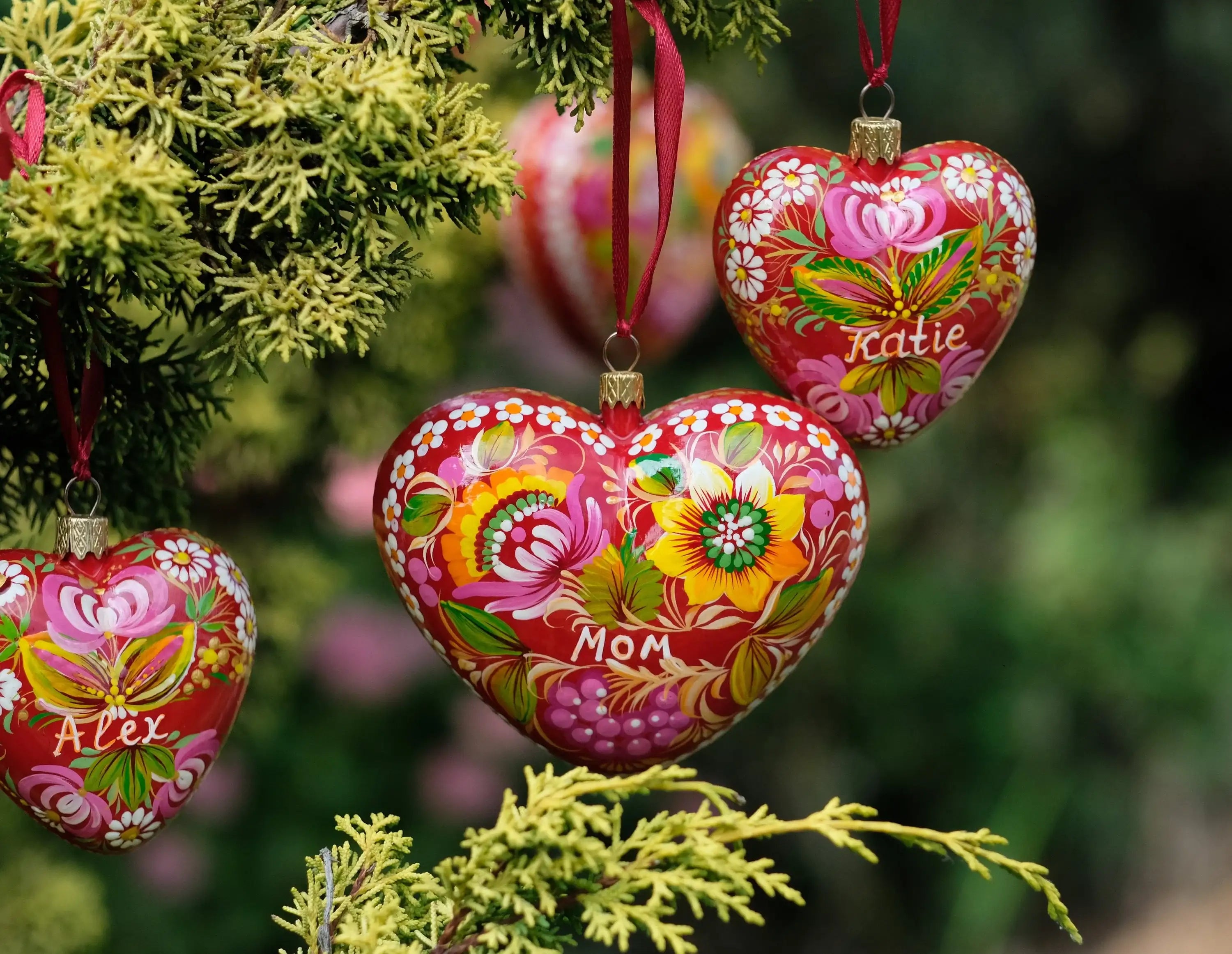 Personalized Heart Family Christmas Ornament Set: 1-20 Family Member Names