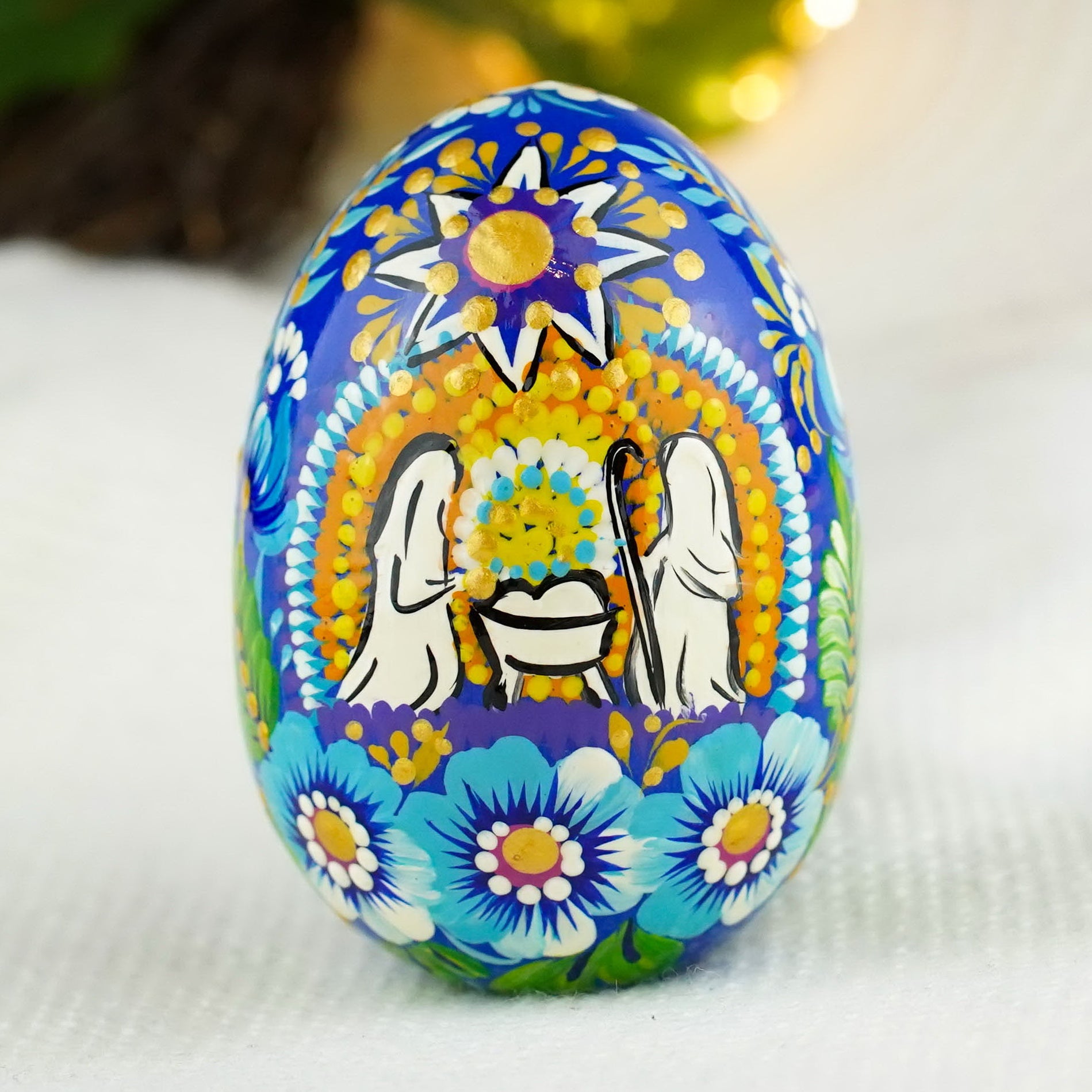 Large wooden nativity scene egg 3.54 in - Hand-painted Easter egg decoration