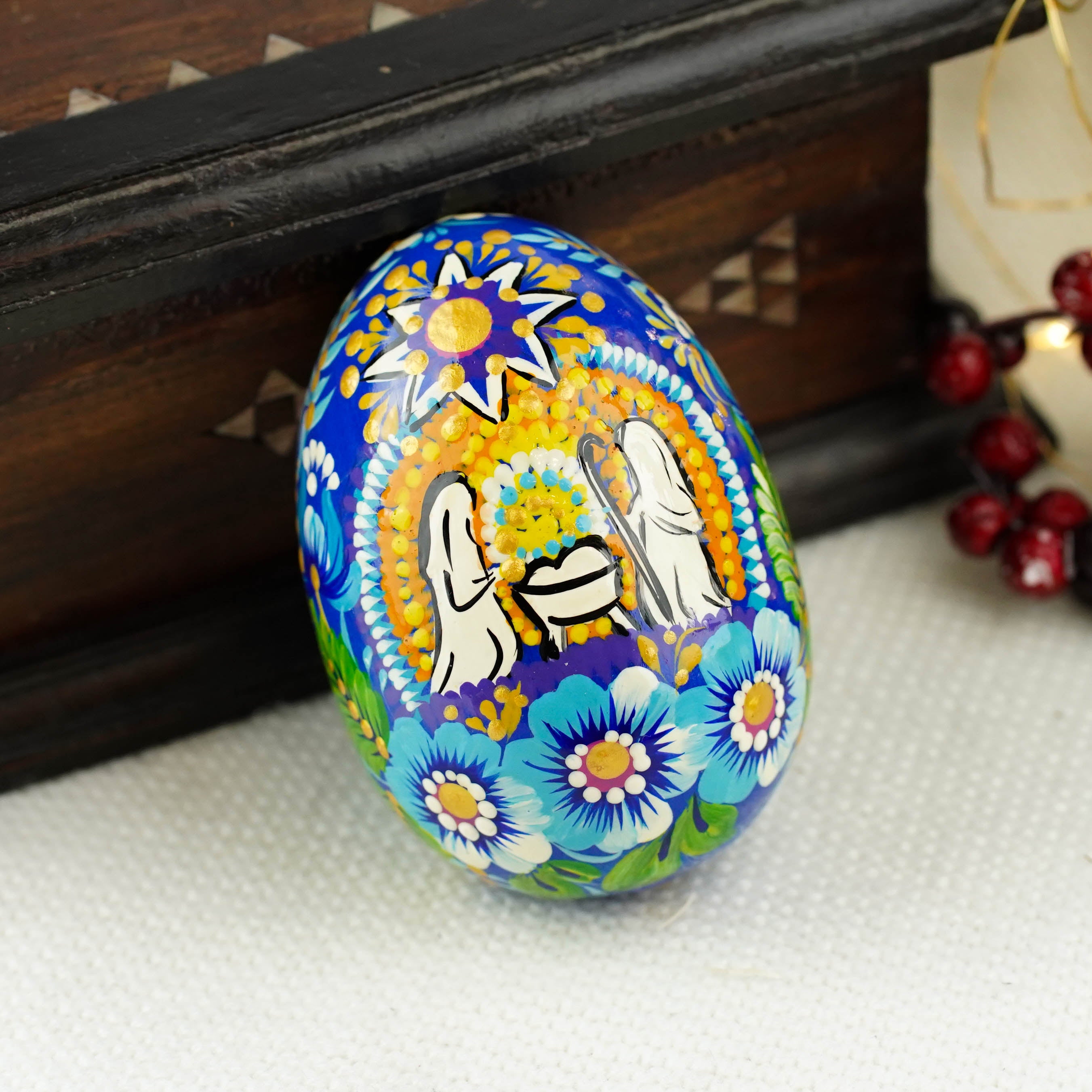 Large wooden nativity scene egg 3.54 in - Hand-painted Easter egg decoration