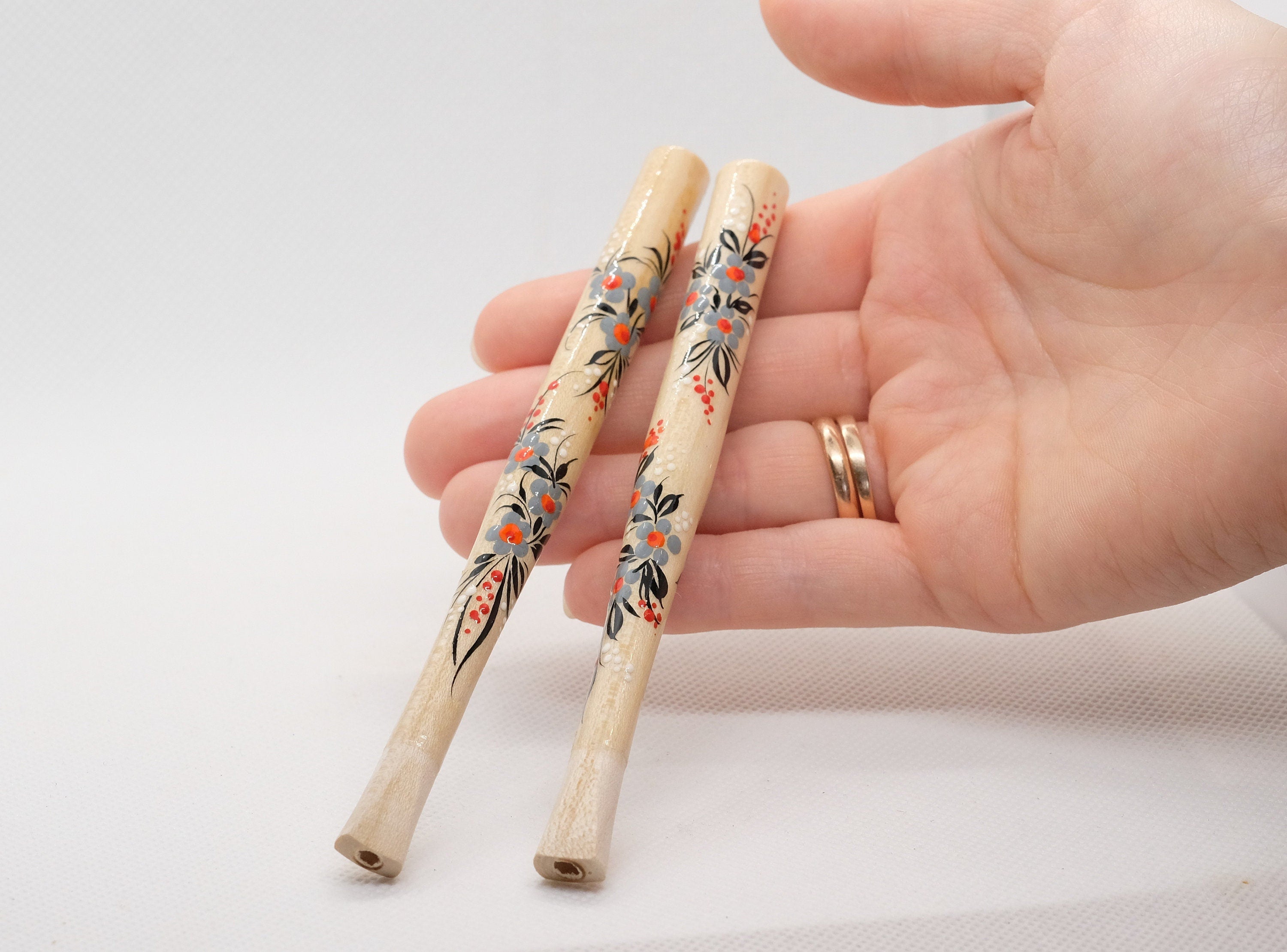 Painted Wooden Cigarette Holder - Regular & Slim - Flower Mouthpiece with Ukrainian Folk Art Petrykivka