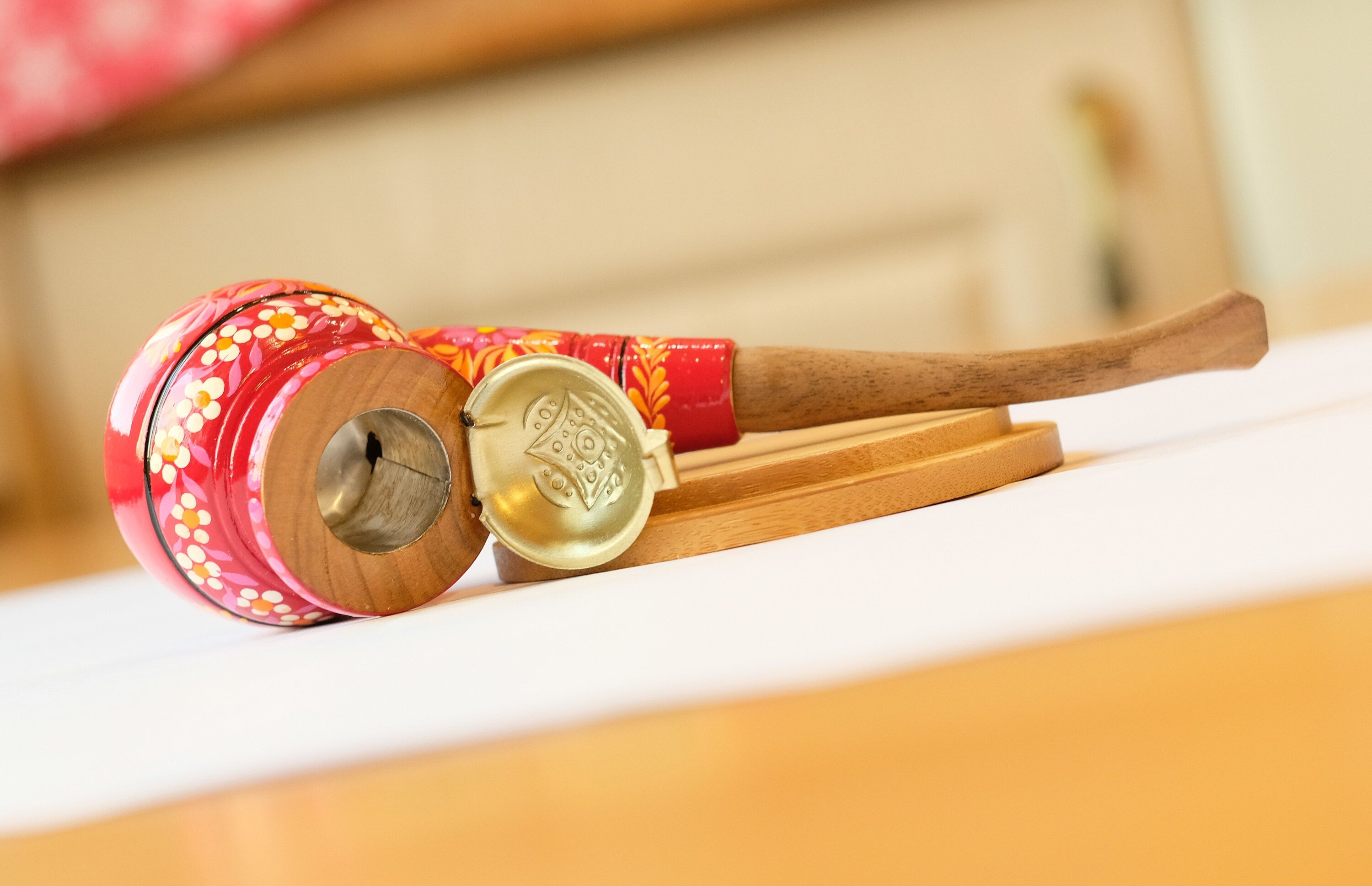 Personalized Wooden Smoking Pipe with Lid - Burgundy Tobacco Pipe with Ukrainian Folk Art Petrykivka