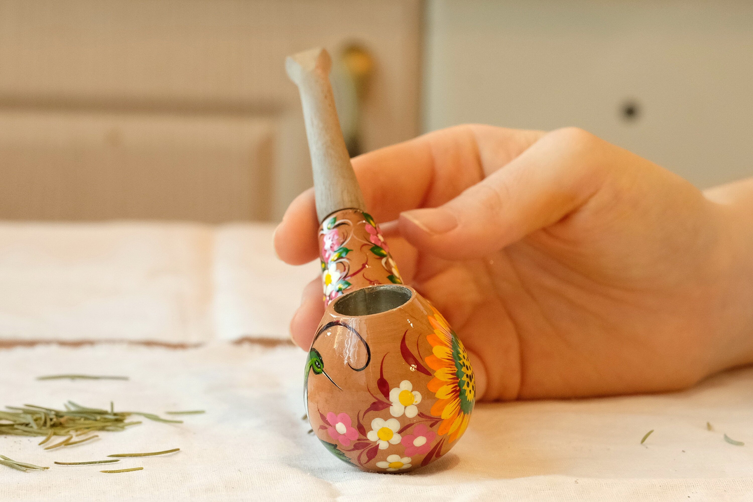 Painted Wooden Smoking Pipe with Ukrainian Folk Art Petrykivka - Hummingbird Tobacco Pipe