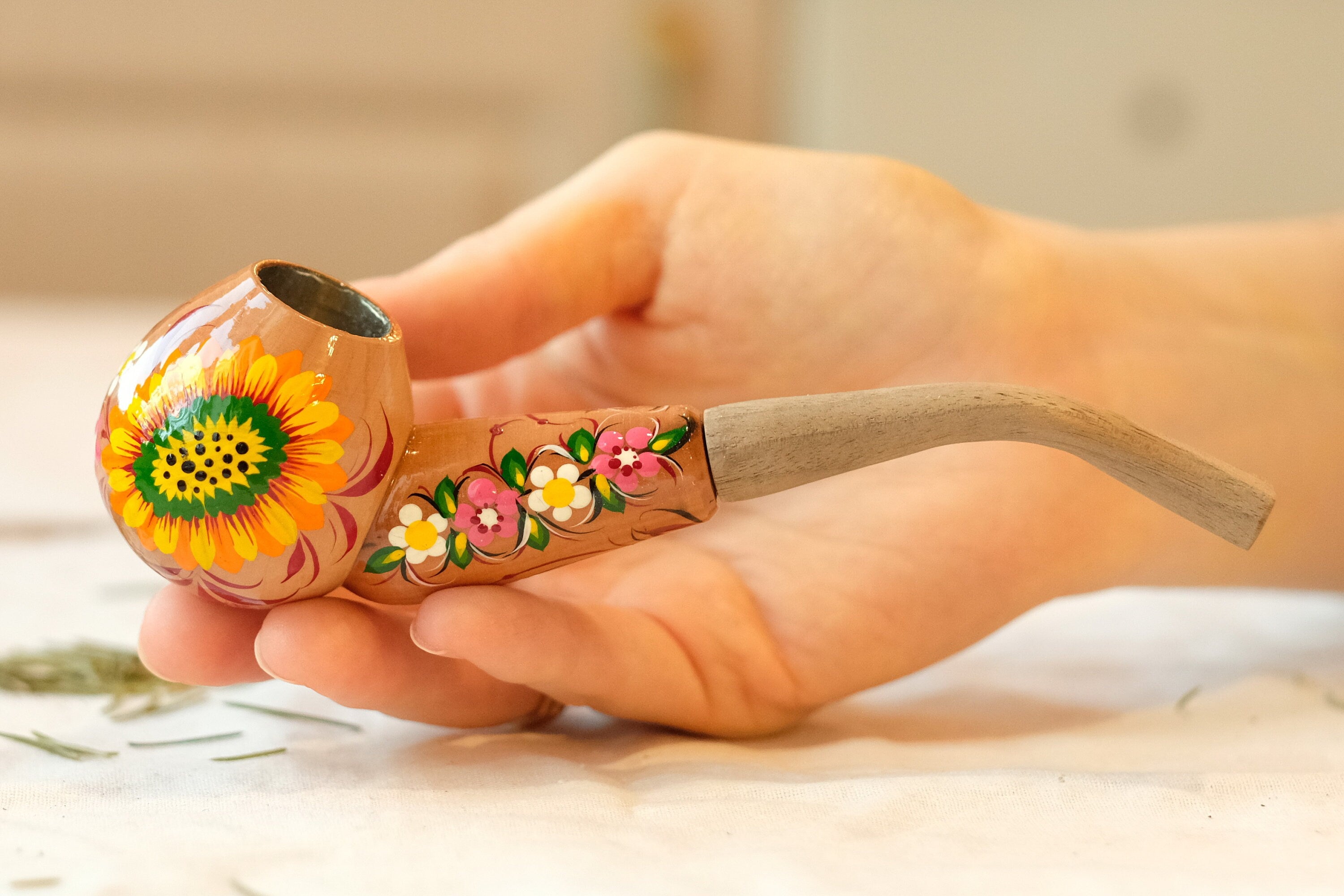 Painted Wooden Smoking Pipe with Ukrainian Folk Art Petrykivka - Hummingbird Tobacco Pipe