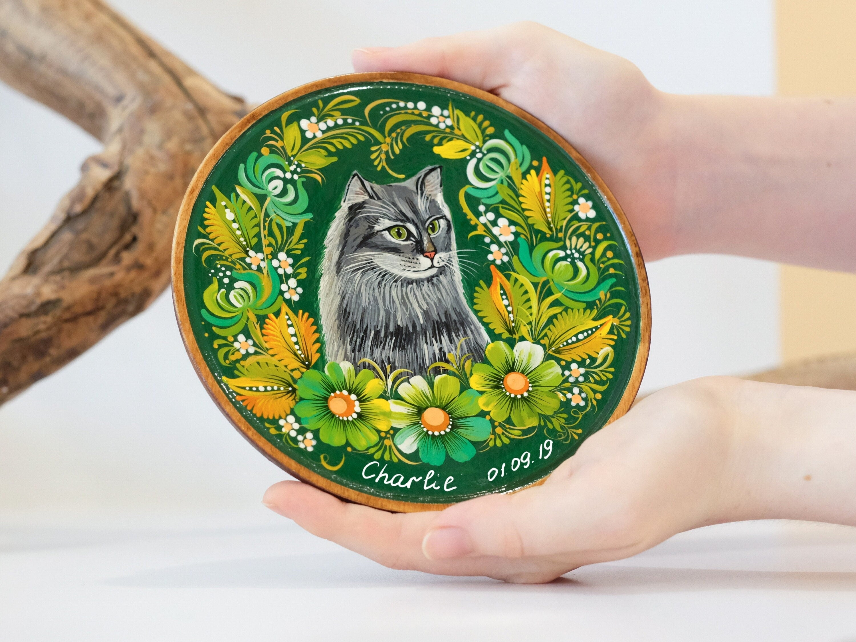 Custom Pet Portrait Painting on Wooden Plate - Personalized Pet Loss Memorial Gift, Cat Portrait Decorated with Petrykivka Art