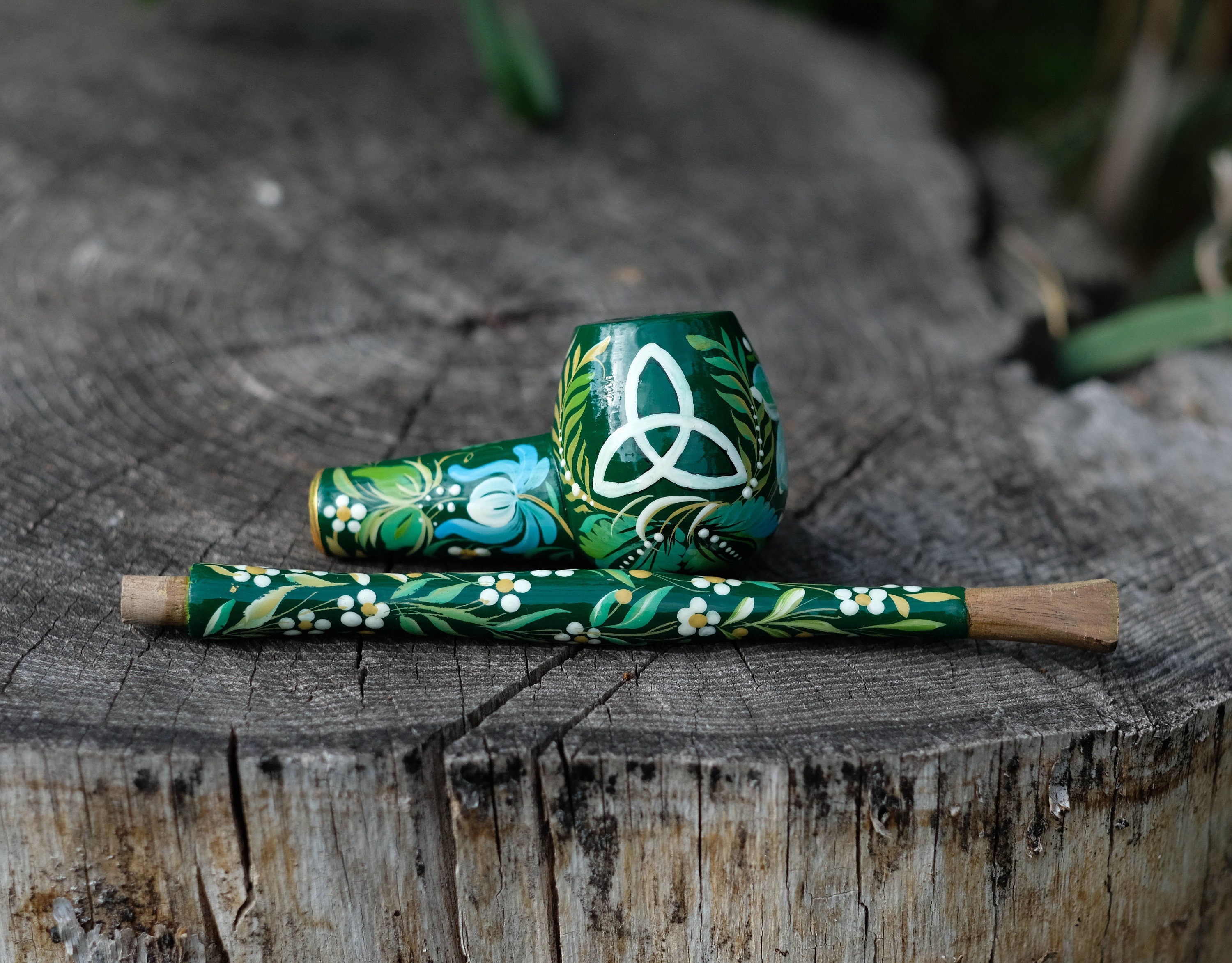 Painted Wooden Triquetra Smoking Pipe - Green Long Celtic Knot Tobacco Pipe
