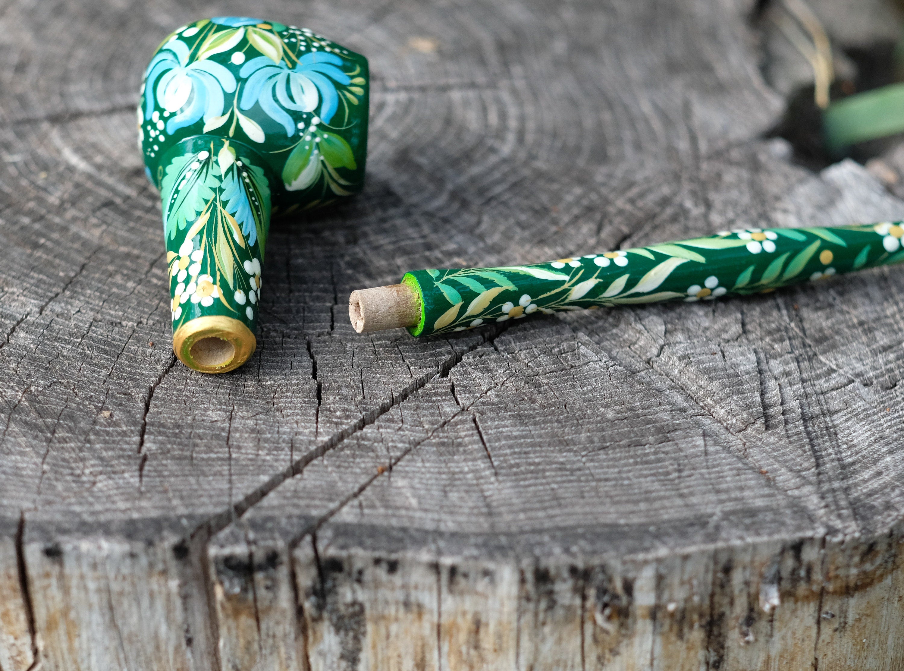 Painted Wooden Triquetra Smoking Pipe - Green Long Celtic Knot Tobacco Pipe