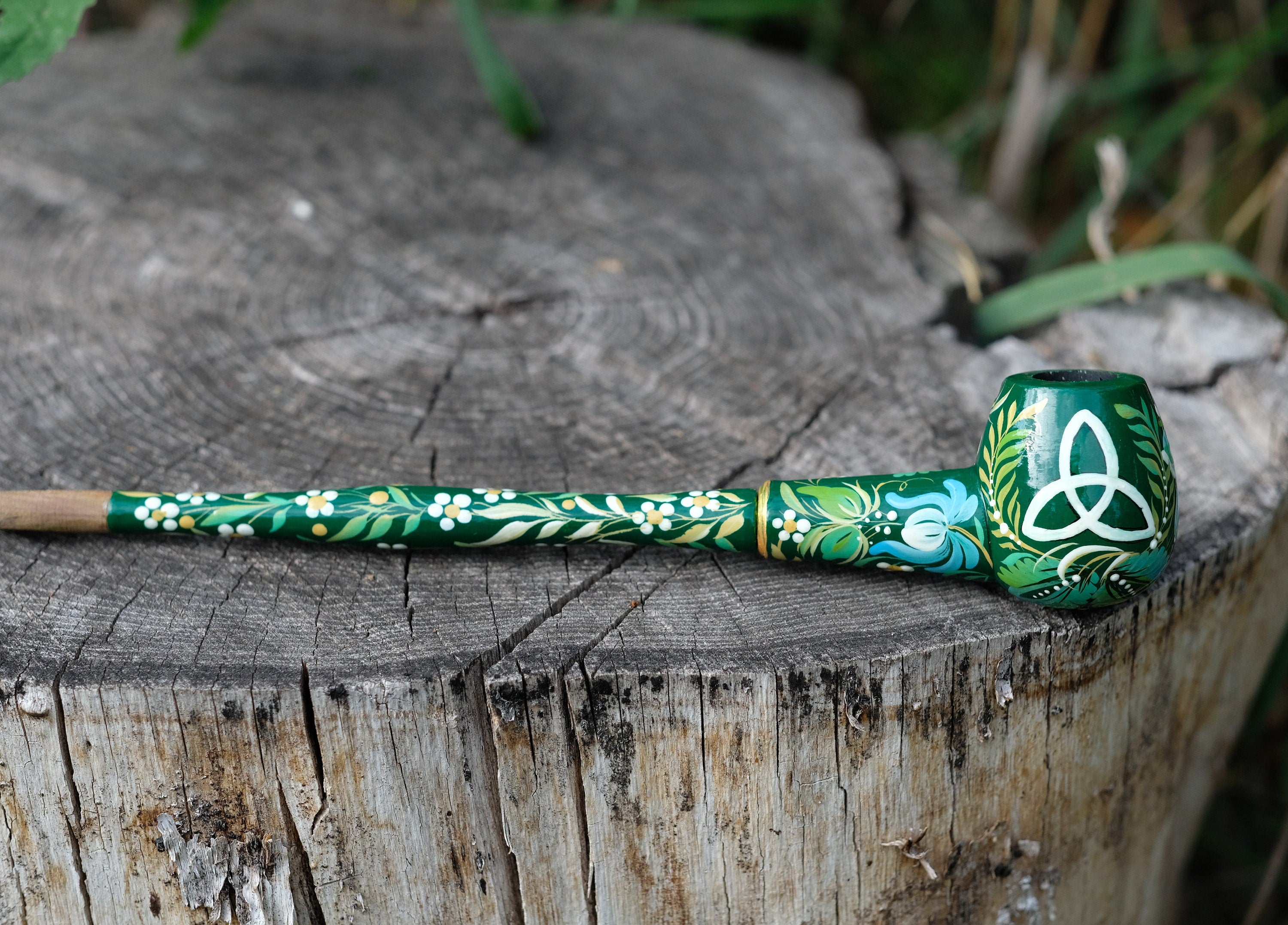 Painted Wooden Triquetra Smoking Pipe - Green Long Celtic Knot Tobacco Pipe