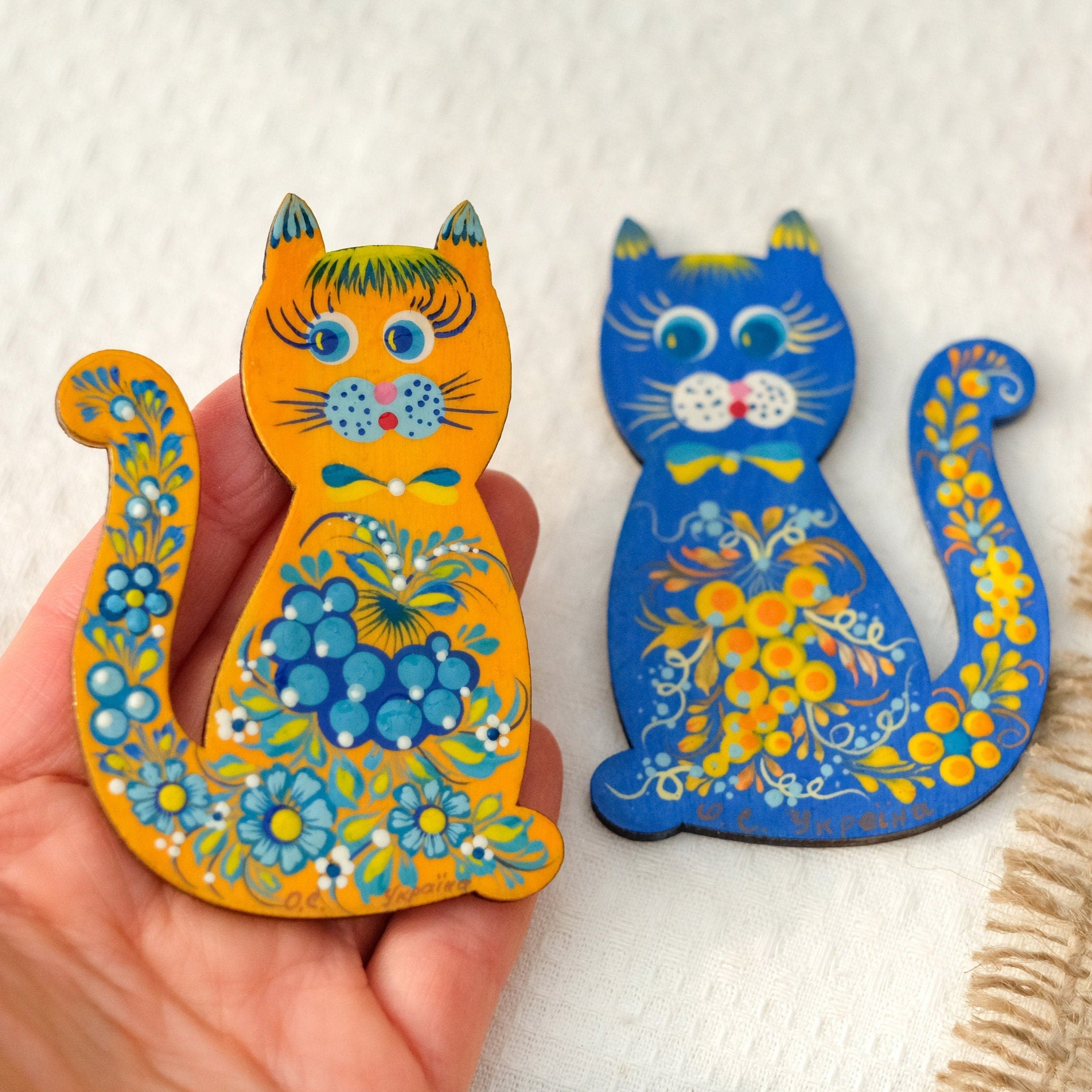 Ukrainian Cat fridge magnet, Painted animal figure magnets, Ukrainian art wooden magnets, Hand-painted wooden magnets, Set of locker magnets