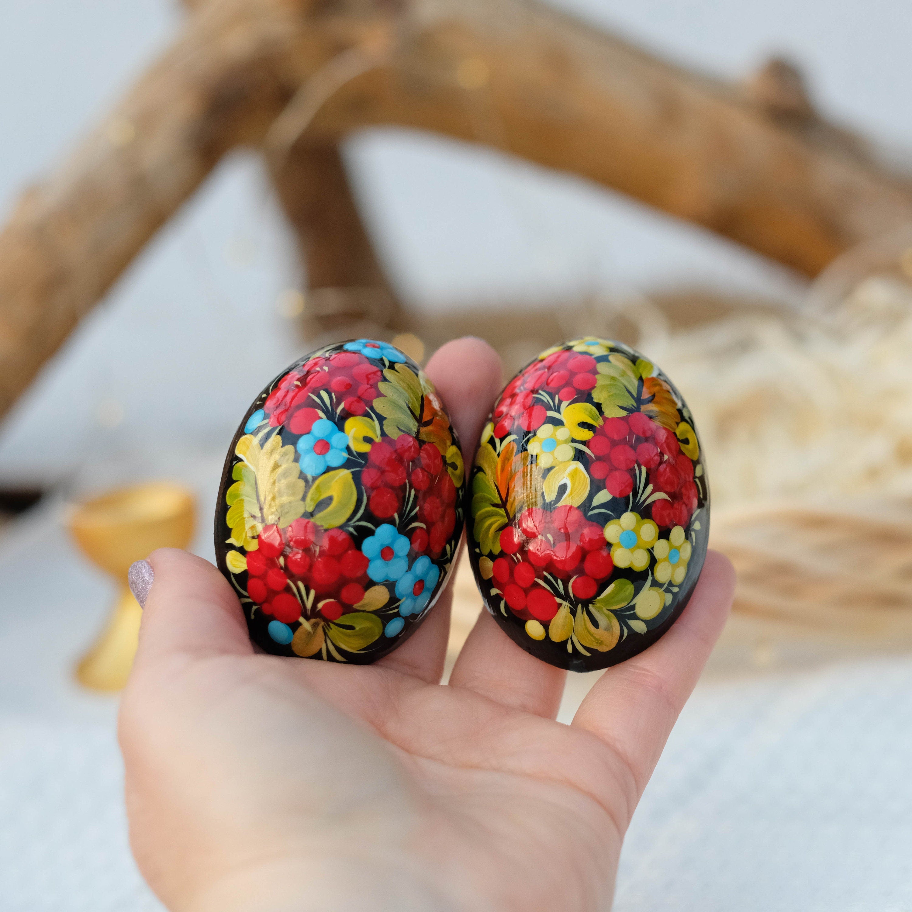 Painted wooden magnet, Egg-shaped Decorative fridge magnet, Hand-painted Ukrainian Petrykivka magnet, Carved Half-egg magnet