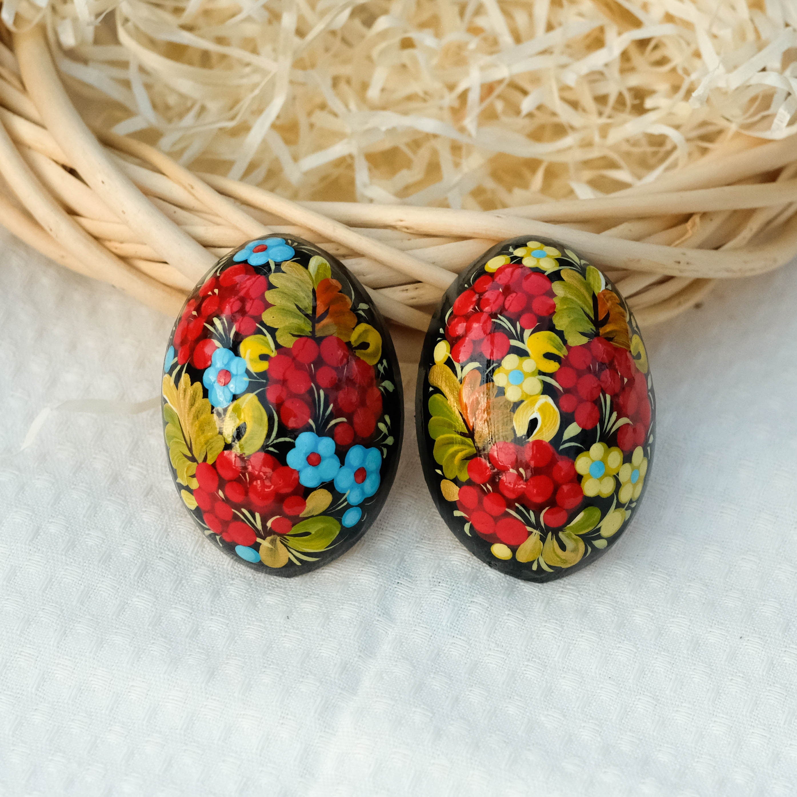 Painted wooden magnet, Egg-shaped Decorative fridge magnet, Hand-painted Ukrainian Petrykivka magnet, Carved Half-egg magnet