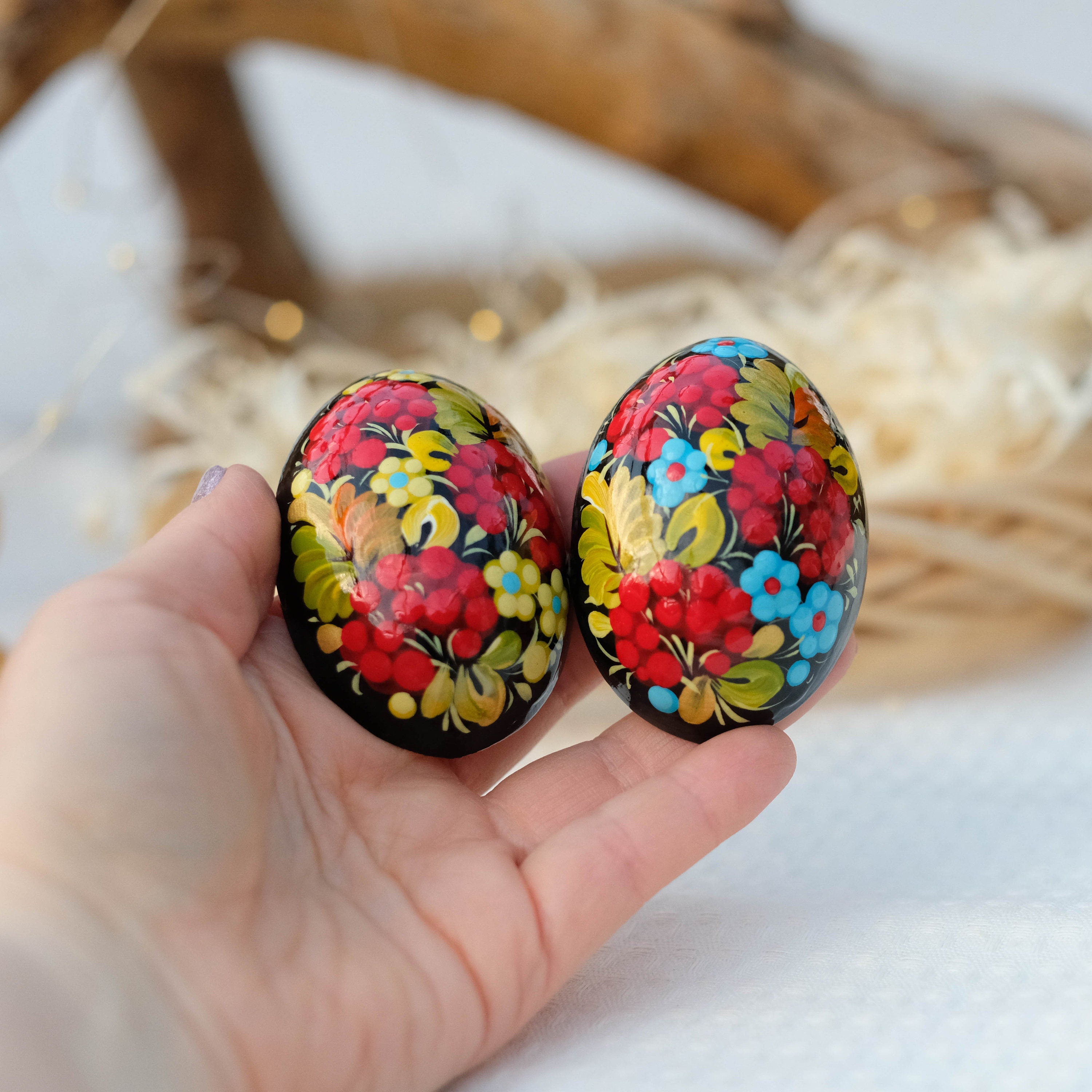 Painted wooden magnet, Egg-shaped Decorative fridge magnet, Hand-painted Ukrainian Petrykivka magnet, Carved Half-egg magnet