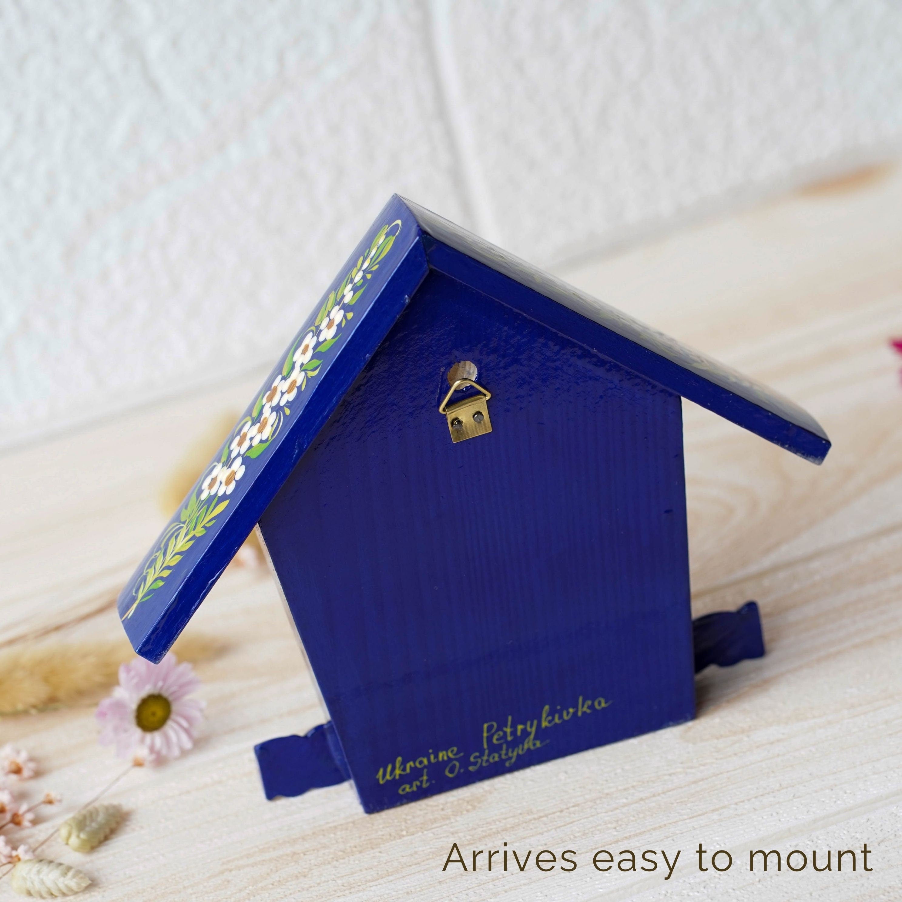 Key holder for wall, Hand-painted wooden Lilly of the Valley key holder, House shaped blue flower key holder, Handmade pigeon key holder