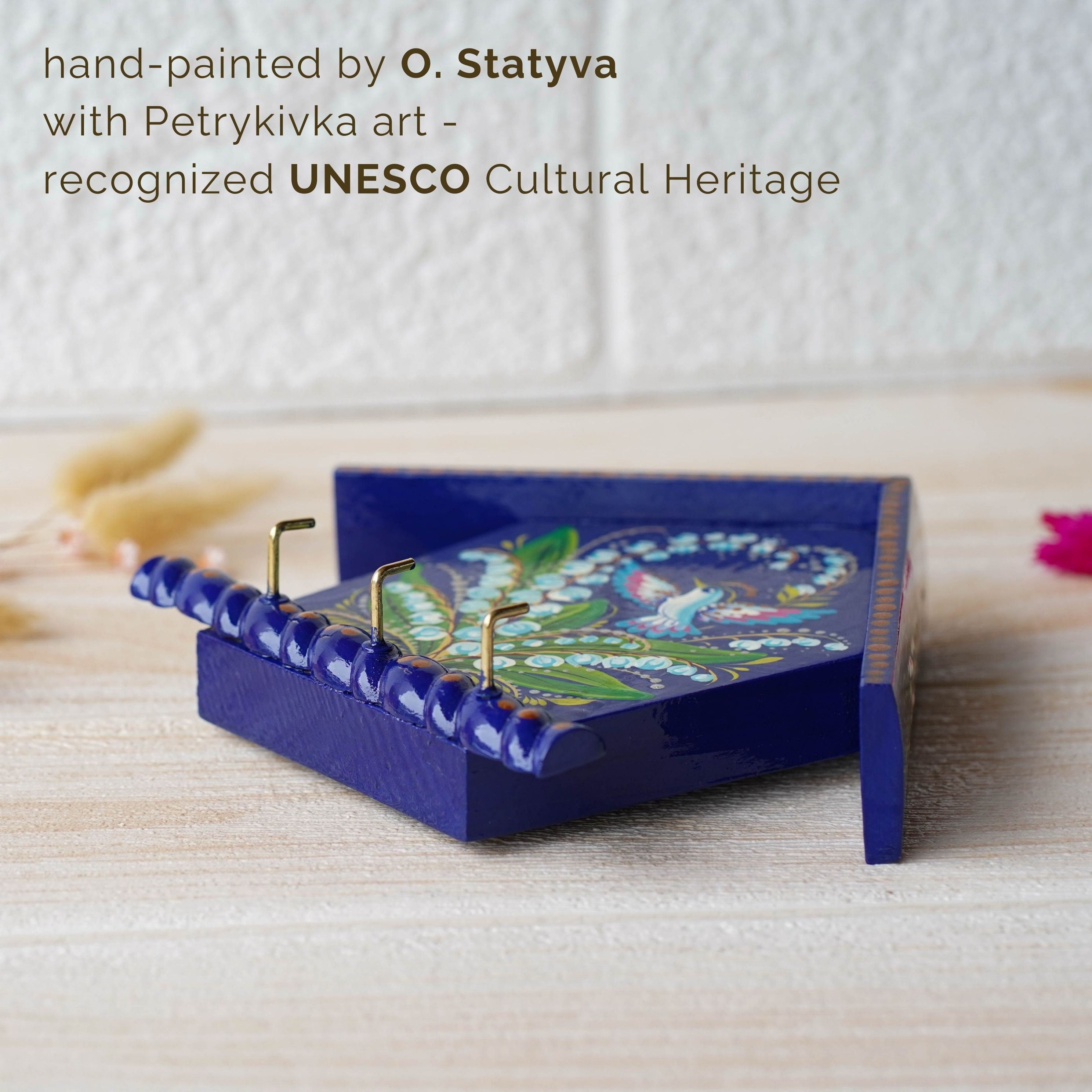 Key holder for wall, Hand-painted wooden Lilly of the Valley key holder, House shaped blue flower key holder, Handmade pigeon key holder