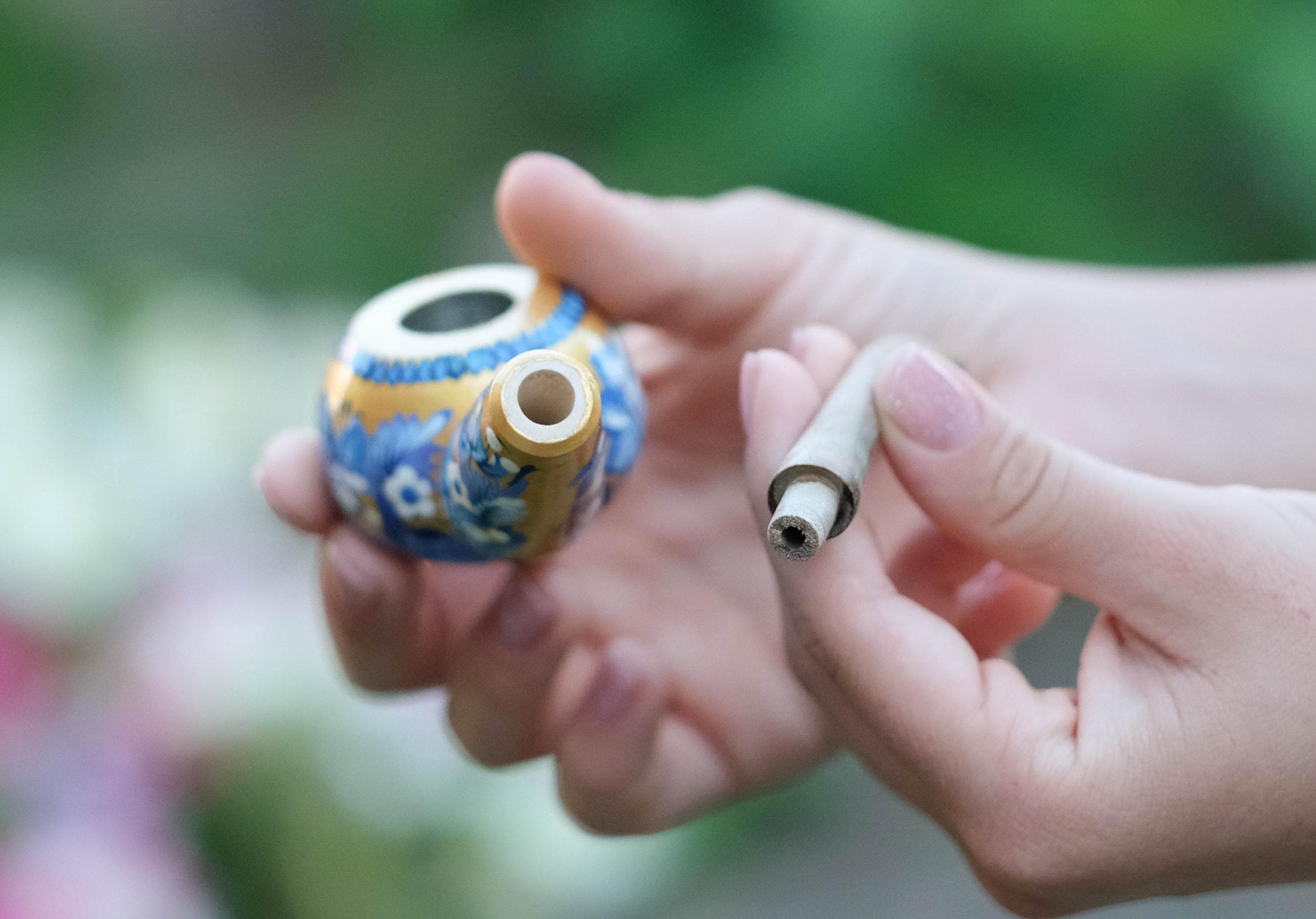 Painted Wooden Smoking Pipe - Tobacco Pipe with Ukrainian Folk Art Petrykivka - Golden & Blue Flowers