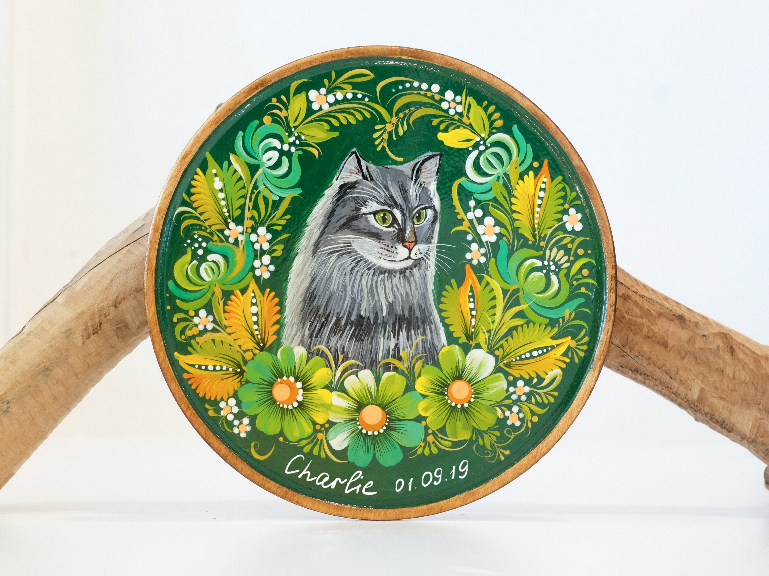 Custom Pet Portrait Painting on Wooden Plate - Personalized Pet Loss Memorial Gift, Cat Portrait Decorated with Petrykivka Art